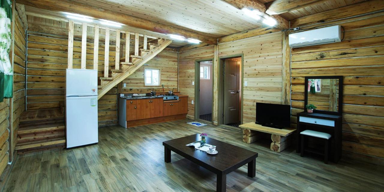 مدينة سيوجويبو Jeju Joa Log Pension المظهر الخارجي الصورة